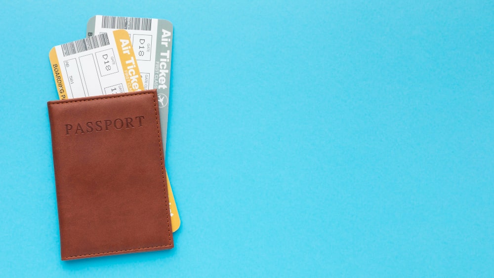 ¿Se puede viajar con NIE y pasaporte caducado en avión?