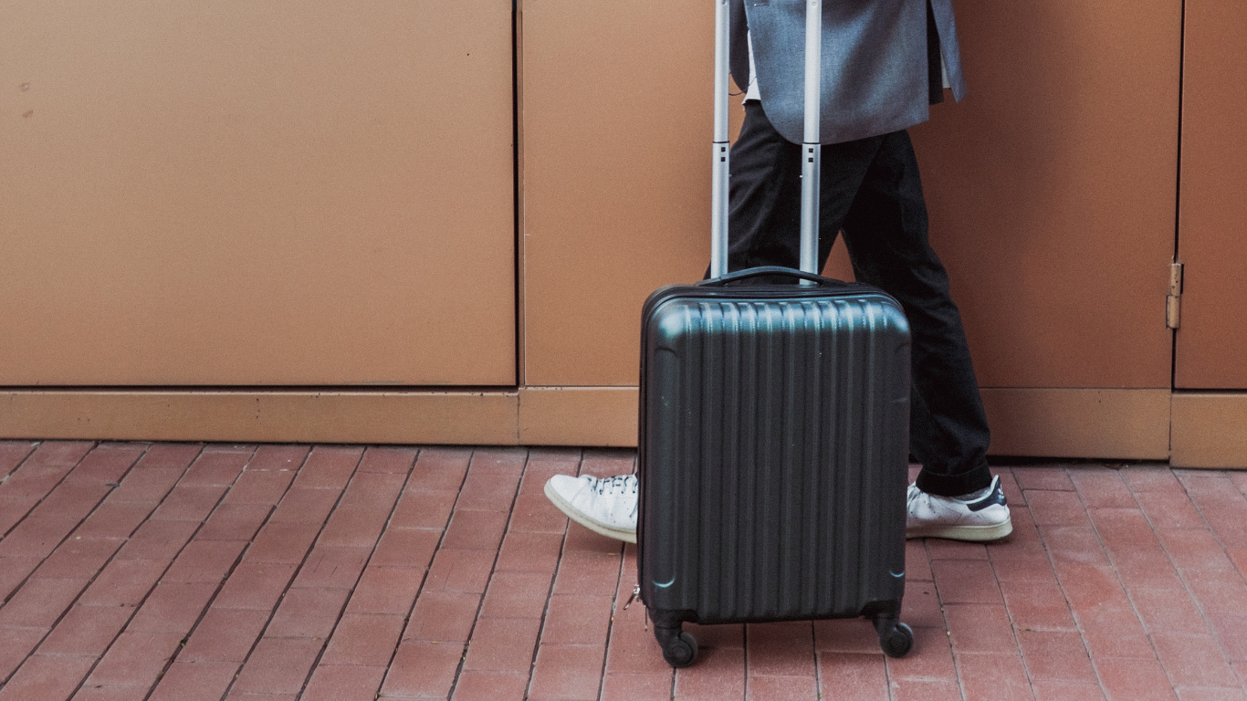 Que maleta llevar para viajar en avión ¿Cuál es la mejor para un viaje largo?